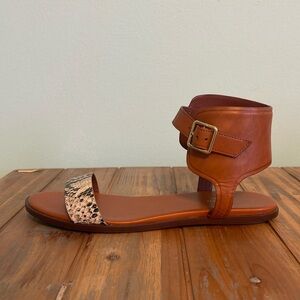 Women’s leather sandals